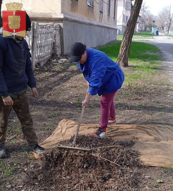 Продолжается уборка города Продолжается уборка города