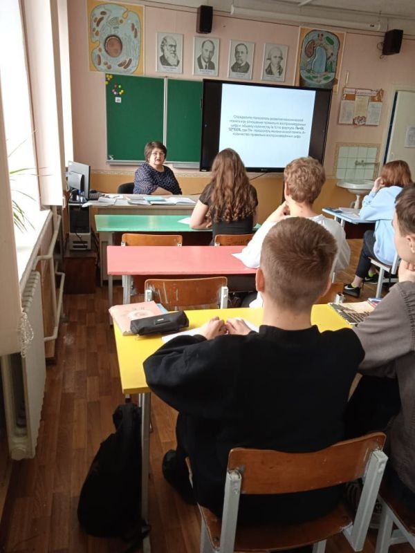 Врач-педиатр ГБУЗ «Свердловская городская детская больница», Мишакина Инна Александровна провела профориентационную беседу для старшеклассников Лицея №1 Врач-педиатр ГБУЗ «Свердловская городская детская больница», Мишакина Инна Александровна провела профориентационную беседу для старшеклассников Лицея №1