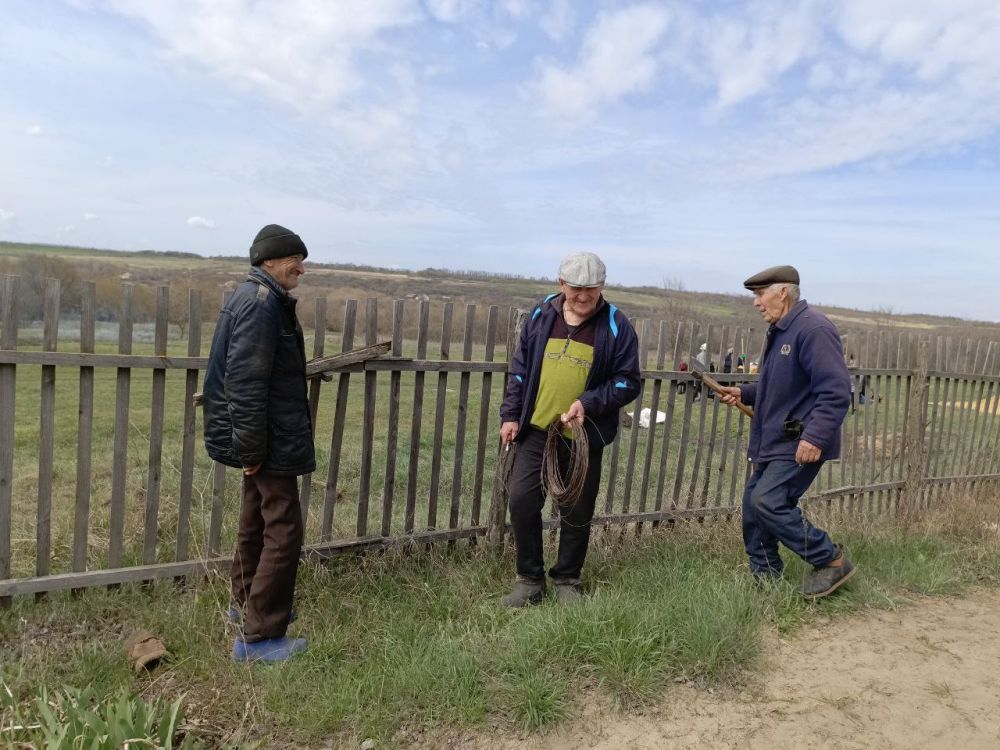 В рамках проведения акции "Чистая Республика" Великочерниговский отдел жизнеобеспечения провел субботник на территории отдела: В рамках проведения акции "Чистая Республика" Великочерниговский отдел жизнеобеспечения провел субботник на территории отдела: