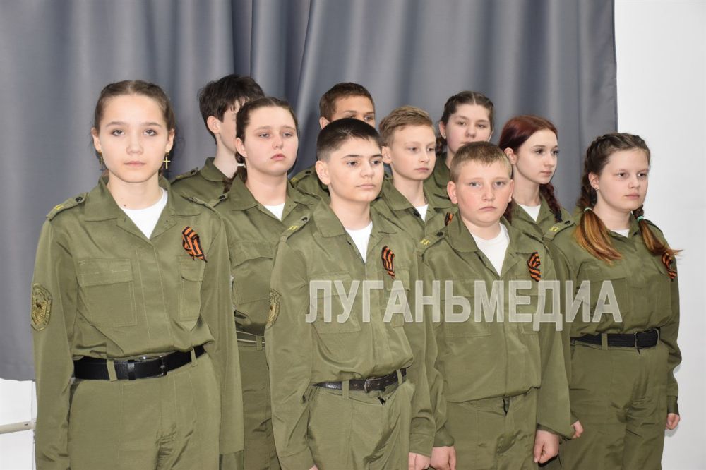 Стахановской средней школе № 18 имени Валерия Болотова открылся интерактивный лазерный тир Стахановской средней школе № 18 имени Валерия Болотова открылся интерактивный лазерный тир