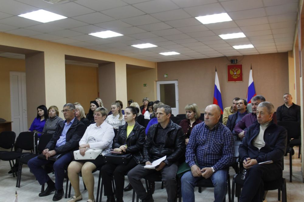 Виталий Коваленко: Сегодня первый заместитель Главы администрации Николай Вербицкий провел аппаратное совещание с начальниками структурных подразделений администрации, руководителями предприятий, учреждений и организаций... Виталий Коваленко: Сегодня первый заместитель Главы администрации Николай Вербицкий провел аппаратное совещание с начальниками структурных подразделений администрации, руководителями предприятий, учреждений и организаций...
