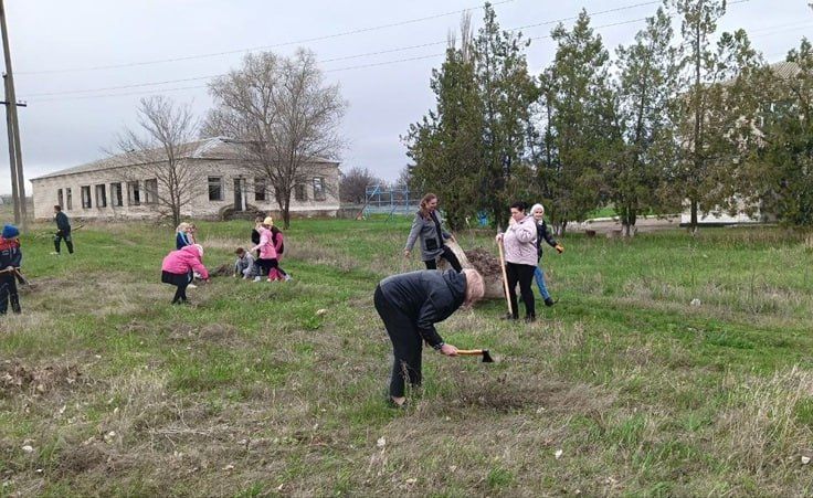 В селе Давыдо-Никольское состоялся общешкольный субботник В селе Давыдо-Никольское состоялся общешкольный субботник
