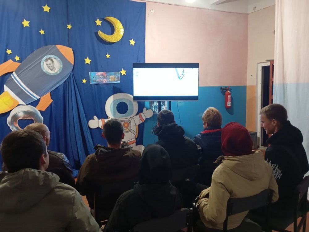В Павловском СДК прошел тематический час «Созвездие Гагарина», посвященный Дню космонавтики В Павловском СДК прошел тематический час «Созвездие Гагарина», посвященный Дню космонавтики