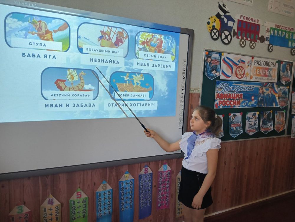 Каждый понедельник в ГБОУ ЛНР «Станично-Луганская средняя школа имени Грекова П.М.» проводится линейка с поднятием флага и исполнением гимна Российской Федерации Каждый понедельник в ГБОУ ЛНР «Станично-Луганская средняя школа имени Грекова П.М.» проводится линейка с поднятием флага и исполнением гимна Российской Федерации