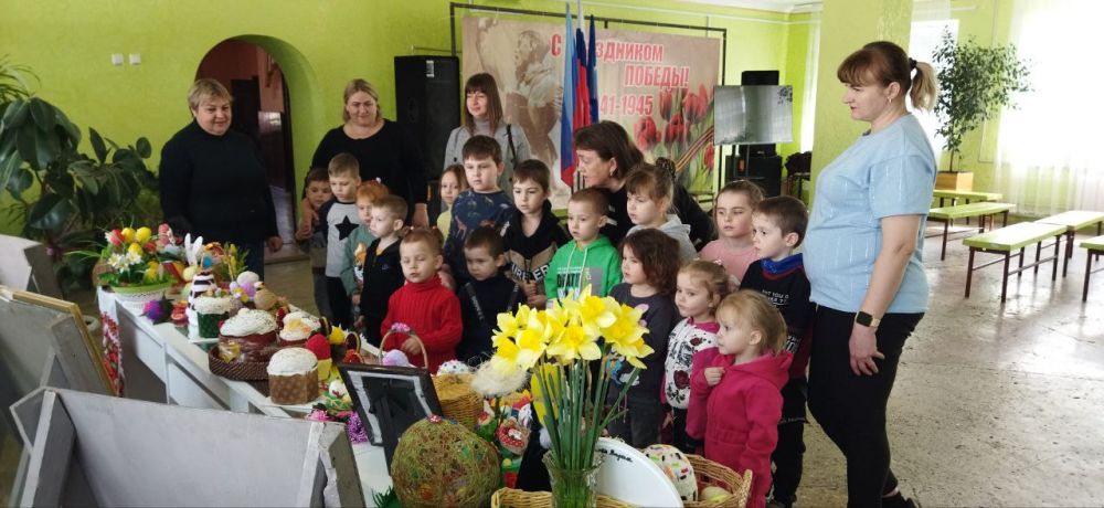 В Доме культуры им. Ленина пгт Новодарьевка состоялось открытие выставки «Пасхальные фантазии» В Доме культуры им. Ленина пгт Новодарьевка состоялось открытие выставки «Пасхальные фантазии»