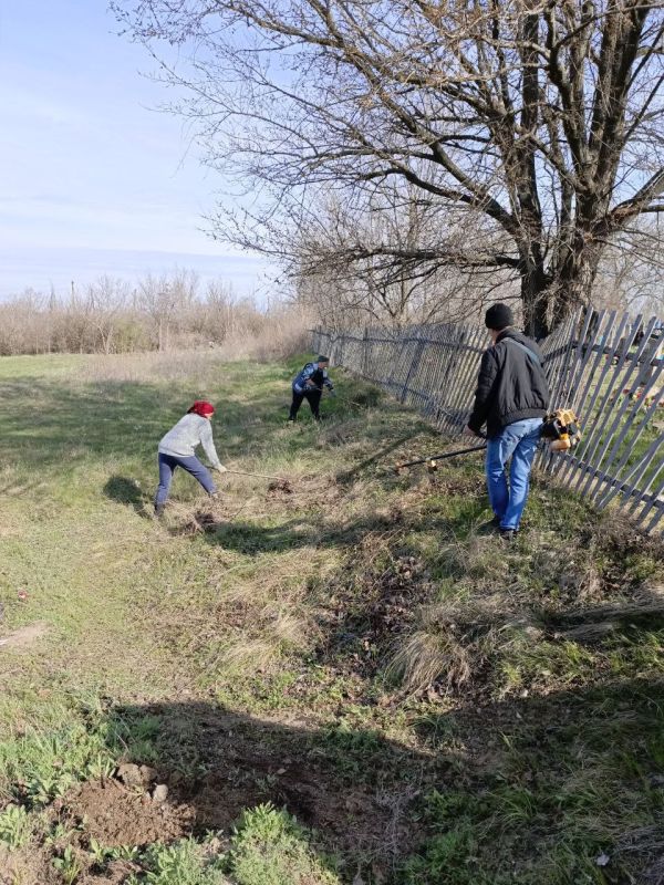 В рамках проведения акции "Чистая Республика" Великочерниговский отдел жизнеобеспечения провел субботник на территории отдела: В рамках проведения акции "Чистая Республика" Великочерниговский отдел жизнеобеспечения провел субботник на территории отдела: