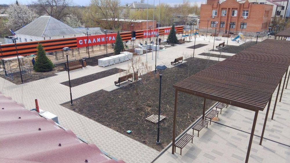 Реконструкция площади «Героев Сталинграда» в Станице Луганской близится к завершению Реконструкция площади «Героев Сталинграда» в Станице Луганской близится к завершению