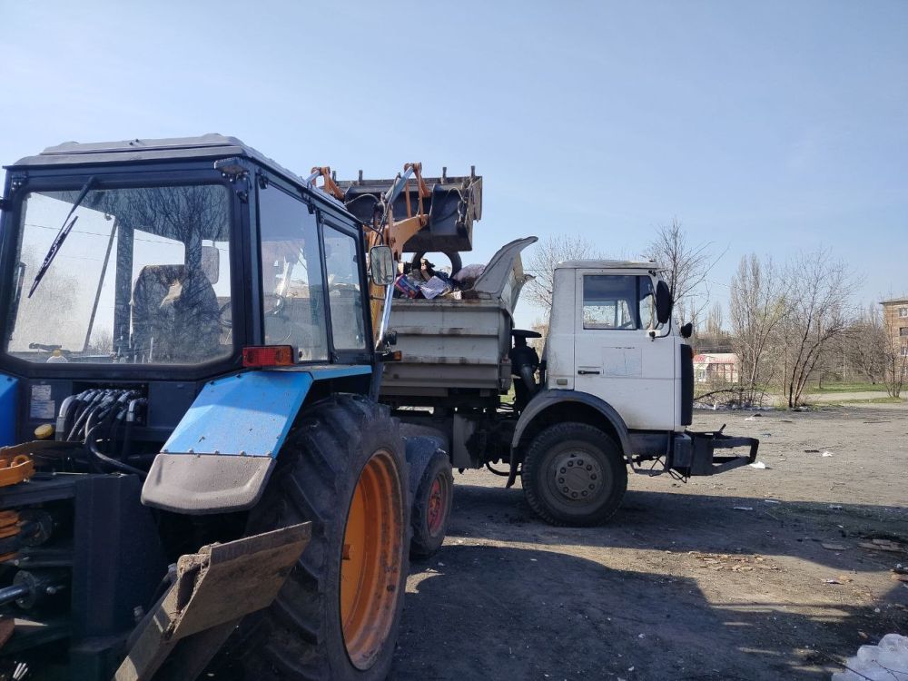 Свыше 280 кубометров мусора вывезено с улиц города Свыше 280 кубометров мусора вывезено с улиц города