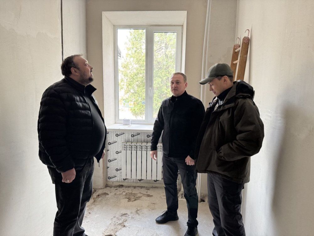 Заместитель министра строительства и ЖКХ ЛНР Артем Анисимов и вице-премьер Республики Татарстан Фаниль Аглиуллин проверили ход ремонтно-восстановительных работ в Лисичанске Заместитель министра строительства и ЖКХ ЛНР Артем Анисимов и вице-премьер Республики Татарстан Фаниль Аглиуллин проверили ход ремонтно-восстановительных работ в Лисичанске