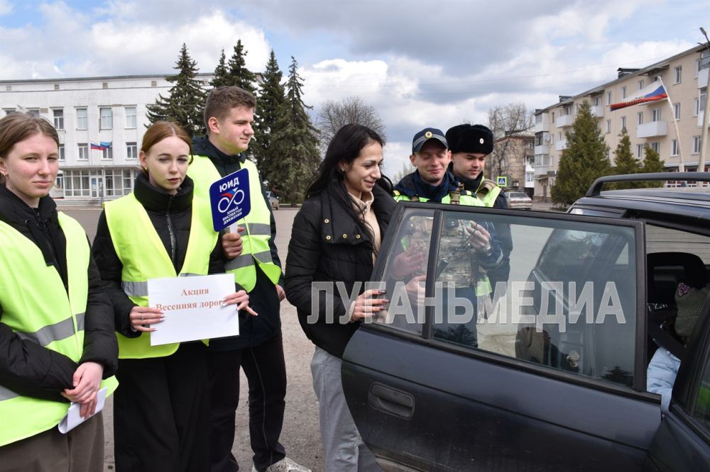В Первомайске прошла акция «Весенняя дорога», направленная на предупреждение детского дорожно-транспортного травматизма на дорогах, формирование ответственного отношения водителей, пешеходов, пассажиров к соблюдению правил... В Первомайске прошла акция «Весенняя дорога», направленная на предупреждение детского дорожно-транспортного травматизма на дорогах, формирование ответственного отношения водителей, пешеходов, пассажиров к соблюдению правил...