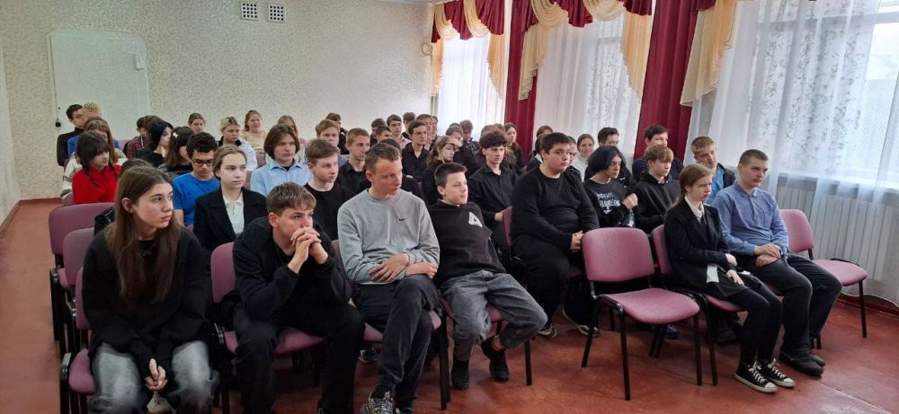 Специалисты Перевальской ЦРМБ провели урок о здоровом образе жизни для учащихся Перевальской гимназии № 1 Специалисты Перевальской ЦРМБ провели урок о здоровом образе жизни для учащихся Перевальской гимназии № 1