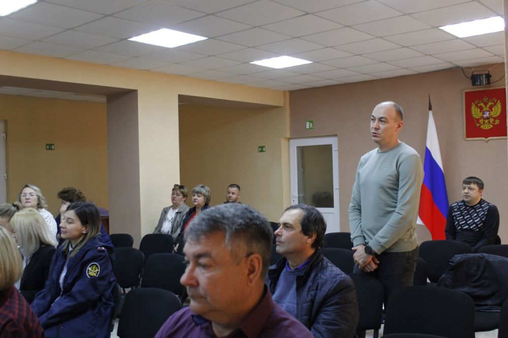 Виталий Коваленко: Сегодня первый заместитель Главы администрации Николай Вербицкий провел аппаратное совещание с начальниками структурных подразделений администрации, руководителями предприятий, учреждений и организаций... Виталий Коваленко: Сегодня первый заместитель Главы администрации Николай Вербицкий провел аппаратное совещание с начальниками структурных подразделений администрации, руководителями предприятий, учреждений и организаций...