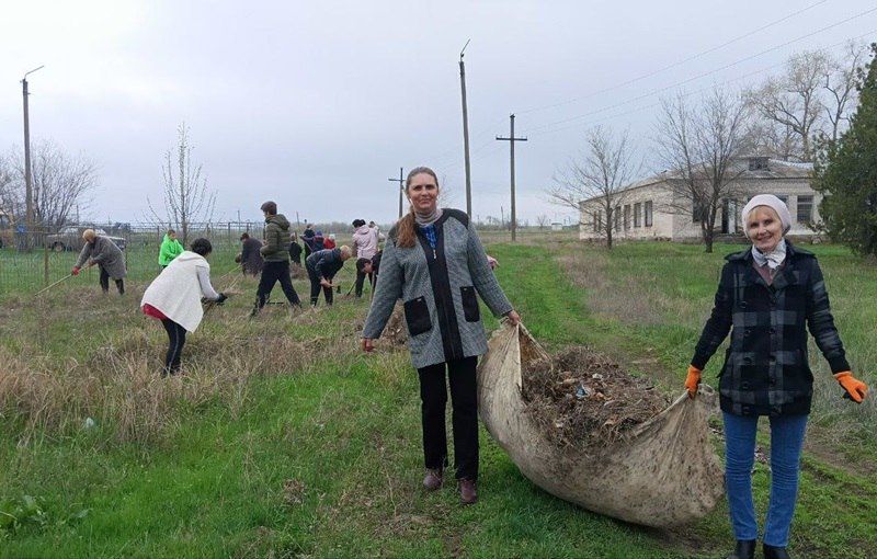 В селе Давыдо-Никольское состоялся общешкольный субботник В селе Давыдо-Никольское состоялся общешкольный субботник