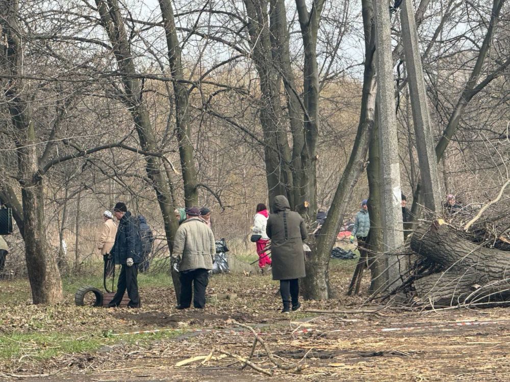 Сторонники Единой России и партийцы приняли участие в акции «Чистая Республика - 2025» Сторонники Единой России и партийцы приняли участие в акции «Чистая Республика - 2025»