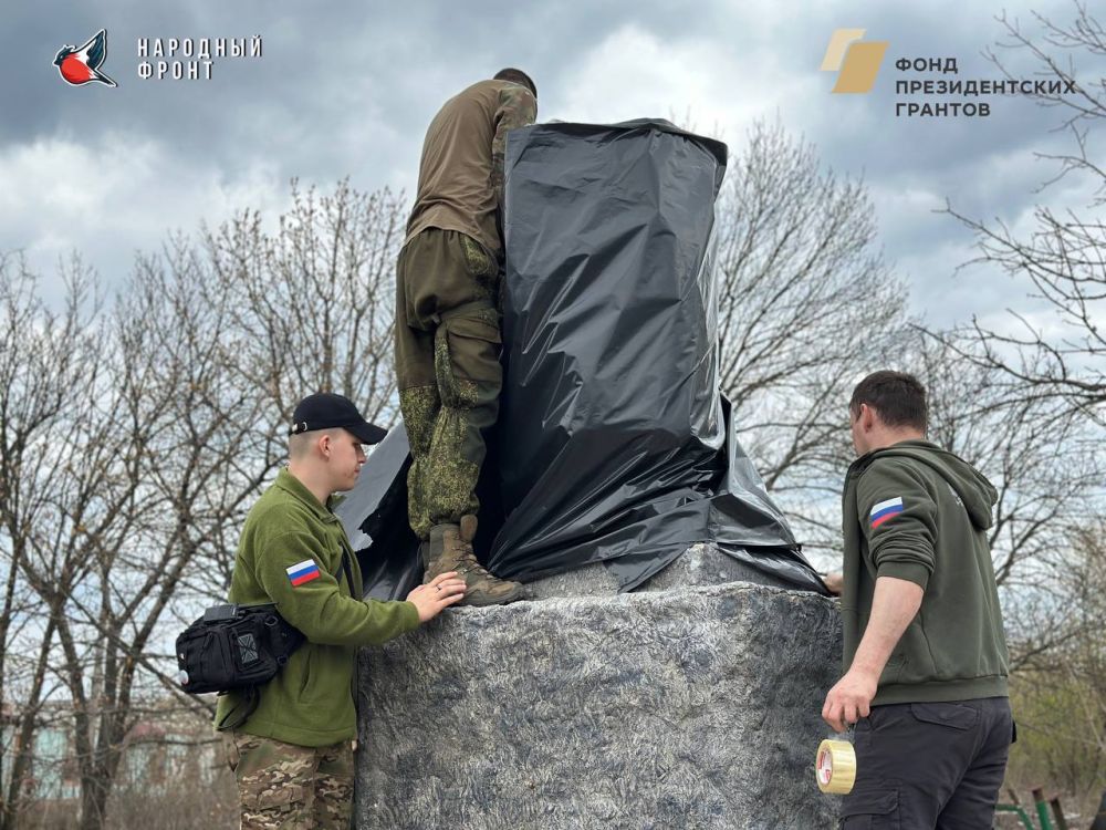 Молодёжка Народного фронта чтит память героев! Молодёжка Народного фронта чтит память героев!