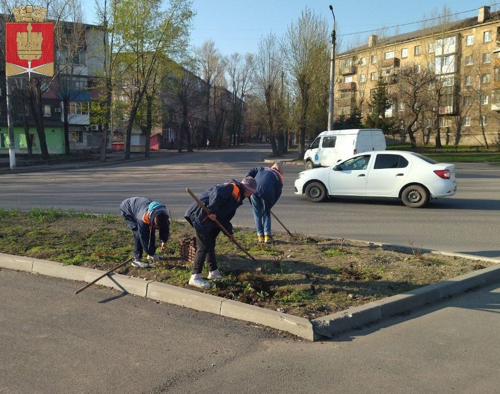 Продолжается уборка города Продолжается уборка города