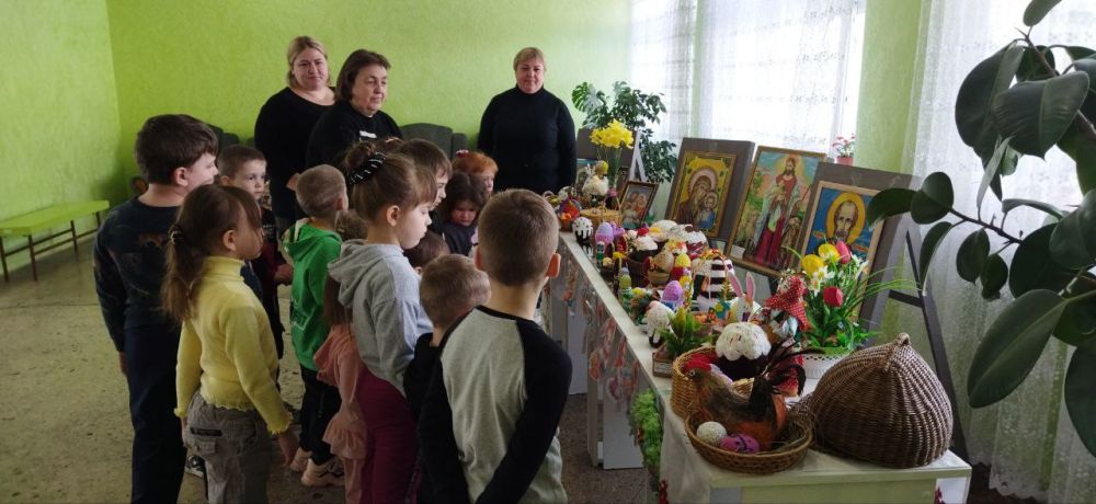 В Доме культуры им. Ленина пгт Новодарьевка состоялось открытие выставки «Пасхальные фантазии» В Доме культуры им. Ленина пгт Новодарьевка состоялось открытие выставки «Пасхальные фантазии»