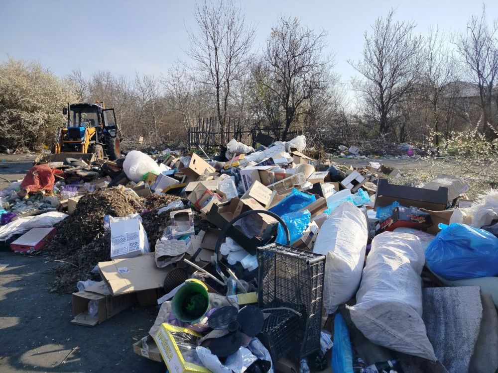 Свыше 280 кубометров мусора вывезено с улиц города Свыше 280 кубометров мусора вывезено с улиц города