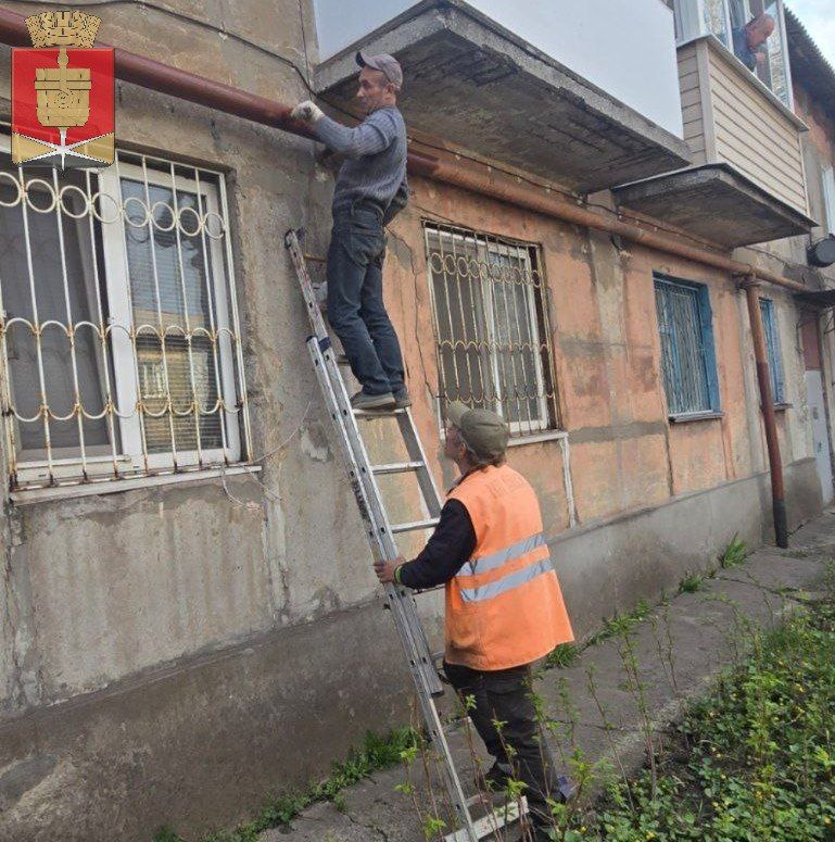 Коммунальные службы проводят работы на территории города Коммунальные службы проводят работы на территории города
