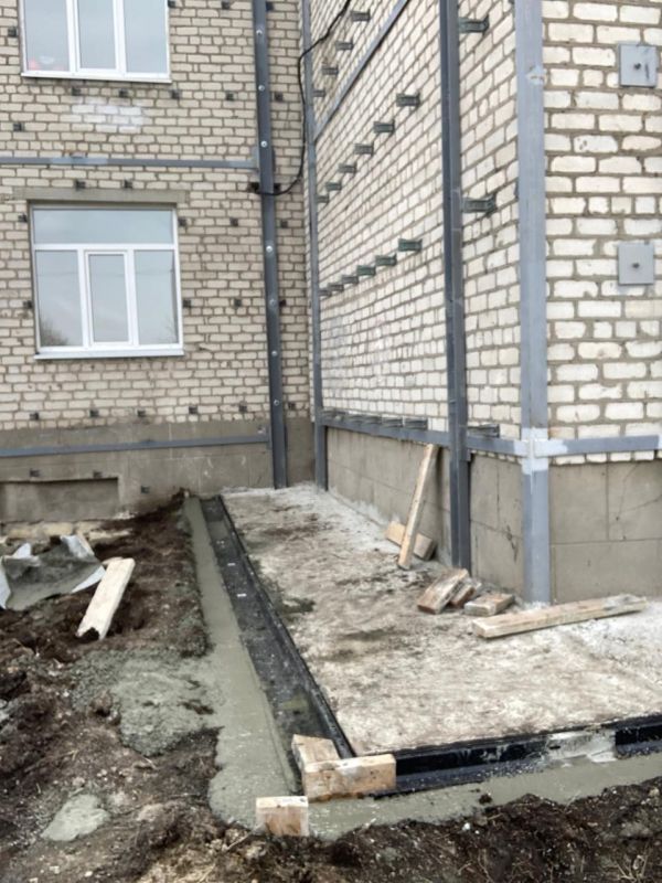 Ульяновцы продолжают ремонт Георгиевской средней школы №1 Ульяновцы продолжают ремонт Георгиевской средней школы №1