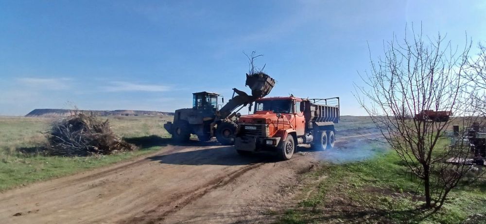 В поселке Изварино, а также в селах Власовка и Верхнегерасимовка продолжаются работы по благоустройству территорий! В поселке Изварино, а также в селах Власовка и Верхнегерасимовка продолжаются работы по благоустройству территорий!