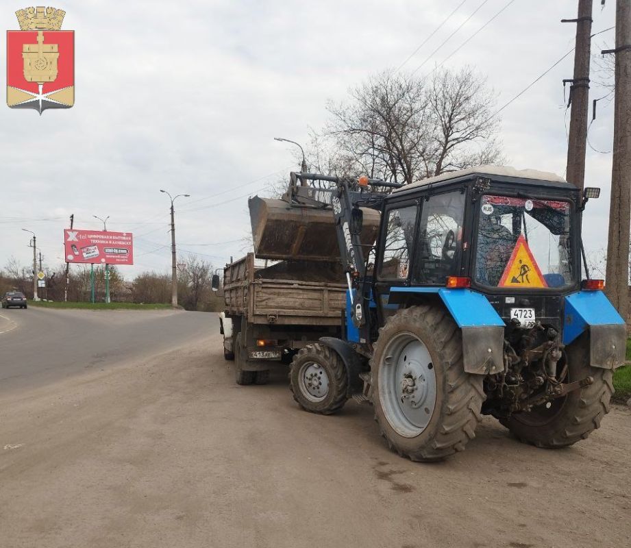 Продолжается уборка города Продолжается уборка города