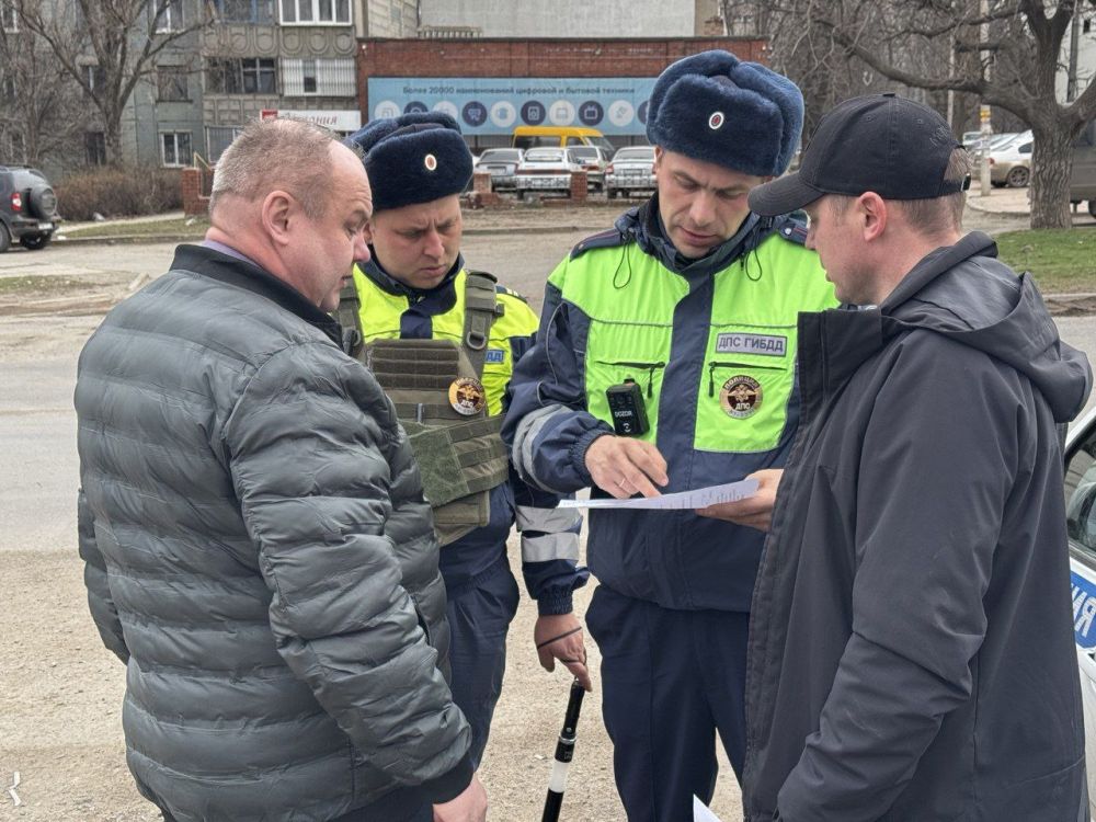 Сергей Колягин: В ходе одного из заседаний комиссии по обеспечению безопасности дорожного движения на территории муниципального образования городской округ город Первомайск Луганской Народной Республики было принято решение... Сергей Колягин: В ходе одного из заседаний комиссии по обеспечению безопасности дорожного движения на территории муниципального образования городской округ город Первомайск Луганской Народной Республики было принято решение...