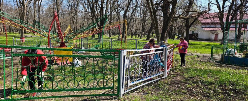 Андрей Рубанцов: В Ровеньках продолжают готовить городской парк к весенним праздникам Андрей Рубанцов: В Ровеньках продолжают готовить городской парк к весенним праздникам
