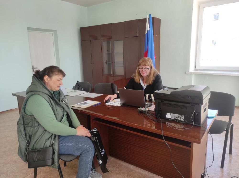В ГОРОДЕ ПЕТРОВСКОЕ СОТРУДНИКАМИ МФЦ ПРОВЕДЕН ВЫЕЗДНОЙ ПРИЁМ ГРАЖДАН В ГОРОДЕ ПЕТРОВСКОЕ СОТРУДНИКАМИ МФЦ ПРОВЕДЕН ВЫЕЗДНОЙ ПРИЁМ ГРАЖДАН