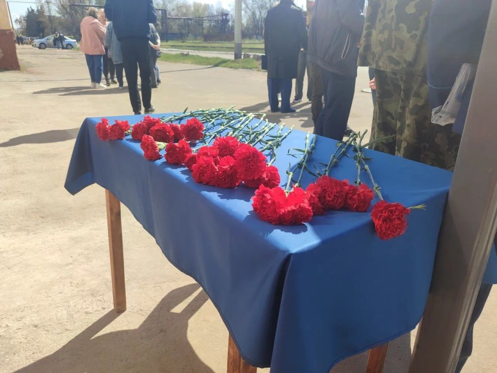 Константин Бутримов: В Луганской Народной Республике стартовала Всероссийская акция «Рабочее место Героя» проекта «Выбирай свое» партии «Единая Россия» Константин Бутримов: В Луганской Народной Республике стартовала Всероссийская акция «Рабочее место Героя» проекта «Выбирай свое» партии «Единая Россия»