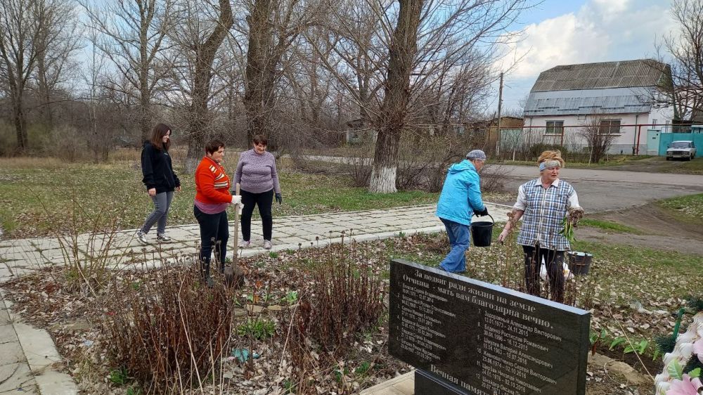 Акцию «Неделя добра-Цветы Памяти» провели в Зимогорье Акцию «Неделя добра-Цветы Памяти» провели в Зимогорье