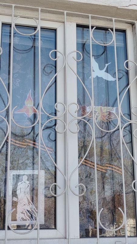 Перевальские медики присоединились к акции "Окна Победы" Перевальские медики присоединились к акции "Окна Победы"
