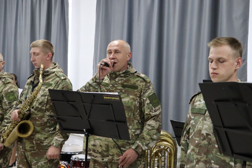 В Стахановской школе № 18 имени Валерия Болотова состоялось открытие класса, оснащенного интерактивным лазерным тиром В Стахановской школе № 18 имени Валерия Болотова состоялось открытие класса, оснащенного интерактивным лазерным тиром
