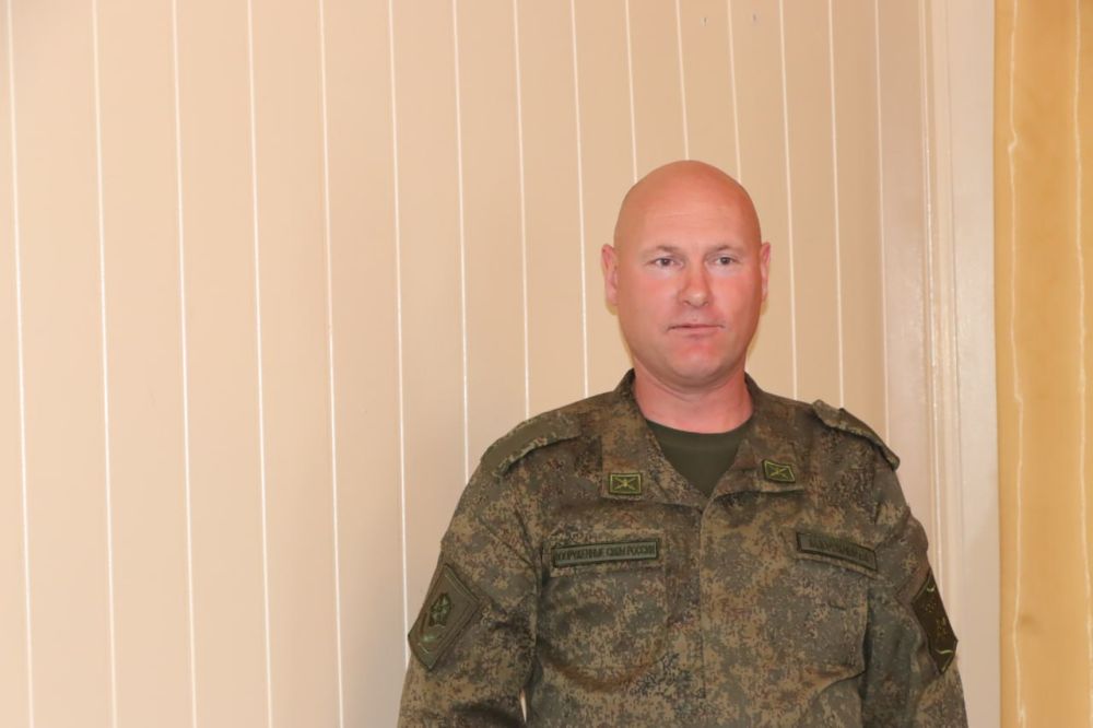 Евгений Бондарь: Готовность трудиться на благо своей страны, защищать ее интересы, нести ответственность за ее процветание и благополучие – это не просто красивые слова, это те качества, которые необходимо воспитывать в... Евгений Бондарь: Готовность трудиться на благо своей страны, защищать ее интересы, нести ответственность за ее процветание и благополучие – это не просто красивые слова, это те качества, которые необходимо воспитывать в...