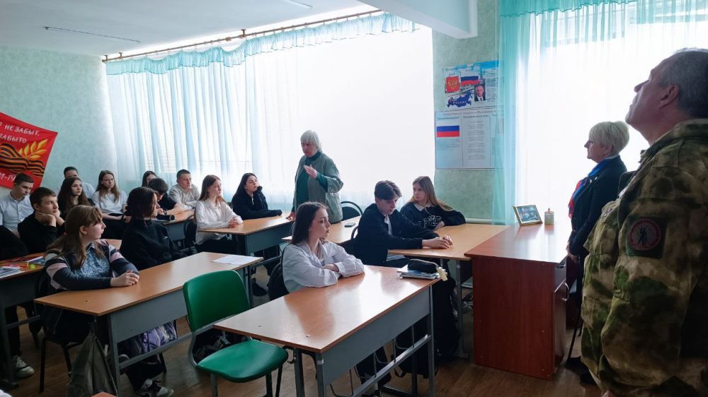 Вместе с коллегами депутатами в День памяти жертв украинской агрессии в рамках проекта ВПП "Единая Россия" "Историческая память" и работы регионального отделения "Боевого братства" провели патриотический урок в Металистской... Вместе с коллегами депутатами в День памяти жертв украинской агрессии в рамках проекта ВПП "Единая Россия" "Историческая память" и работы регионального отделения "Боевого братства" провели патриотический урок в Металистской...