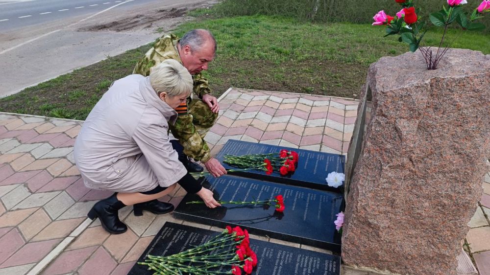 День памяти жертв украинской агрессии провели на территории героического Славяносербского района День памяти жертв украинской агрессии провели на территории героического Славяносербского района