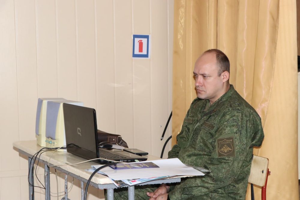 Евгений Бондарь: Готовность трудиться на благо своей страны, защищать ее интересы, нести ответственность за ее процветание и благополучие – это не просто красивые слова, это те качества, которые необходимо воспитывать в... Евгений Бондарь: Готовность трудиться на благо своей страны, защищать ее интересы, нести ответственность за ее процветание и благополучие – это не просто красивые слова, это те качества, которые необходимо воспитывать в...