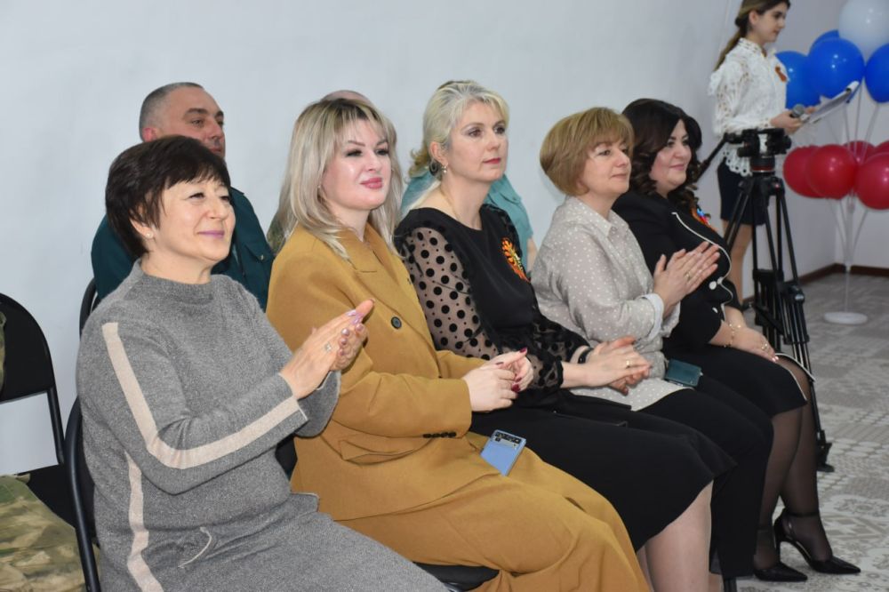 В Стахановской школе № 18 имени Валерия Болотова состоялось открытие класса, оснащенного интерактивным лазерным тиром В Стахановской школе № 18 имени Валерия Болотова состоялось открытие класса, оснащенного интерактивным лазерным тиром