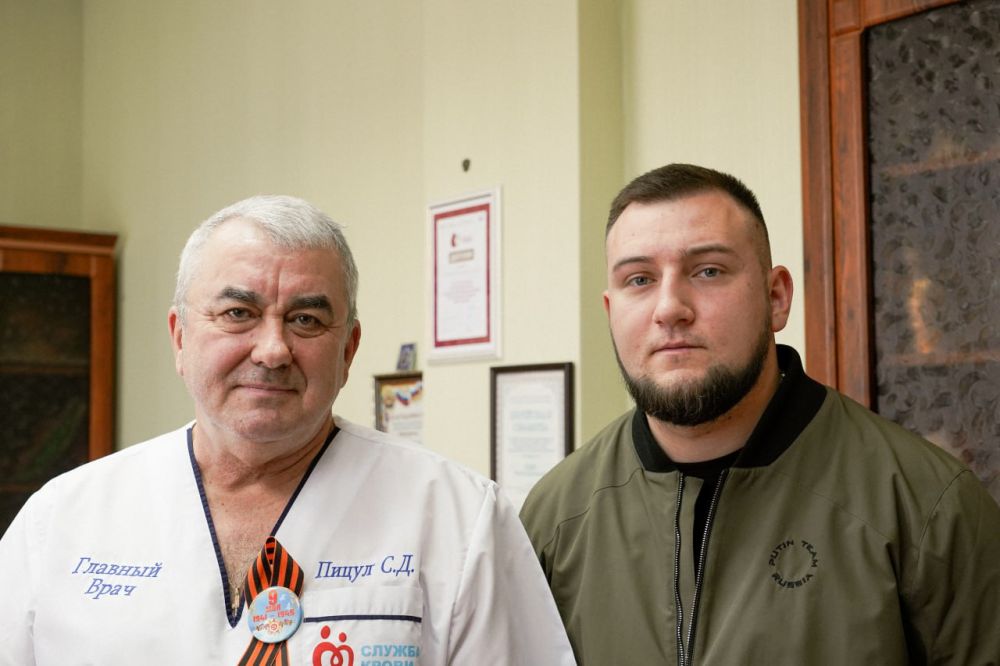Представители Министерства молодёжной политики ЛНР и молодёжных организаций сдали кровь для нуждающихся Представители Министерства молодёжной политики ЛНР и молодёжных организаций сдали кровь для нуждающихся