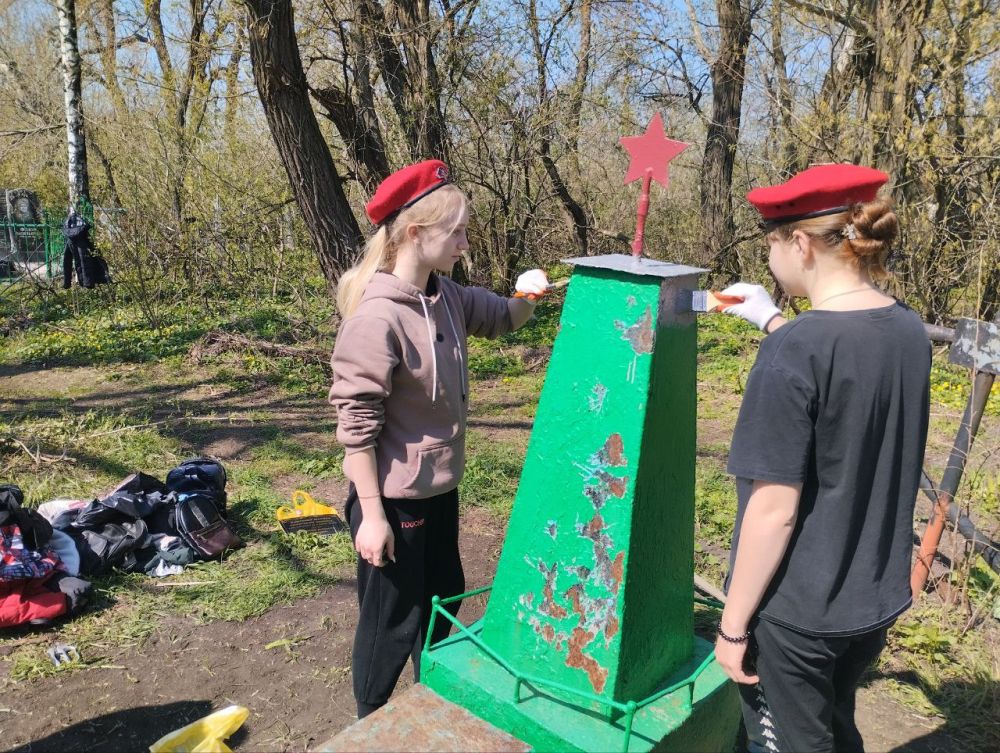 В связи с подготовкой и проведением на территории поселка мероприятий, посвященных Празднику весны и труда , празднованию 80-й годовщины Победы в Великой Отечественной войне 1941-1945 годов ребята из волонтерского отряда... В связи с подготовкой и проведением на территории поселка мероприятий, посвященных Празднику весны и труда , празднованию 80-й годовщины Победы в Великой Отечественной войне 1941-1945 годов ребята из волонтерского отряда...