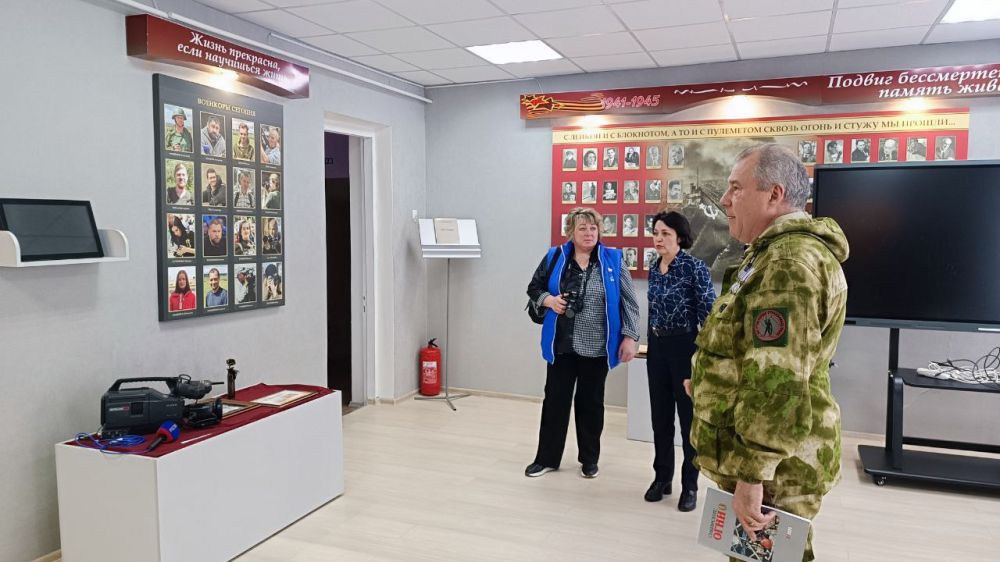 Вместе с коллегами депутатами в День памяти жертв украинской агрессии в рамках проекта ВПП "Единая Россия" "Историческая память" и работы регионального отделения "Боевого братства" провели патриотический урок в Металистской... Вместе с коллегами депутатами в День памяти жертв украинской агрессии в рамках проекта ВПП "Единая Россия" "Историческая память" и работы регионального отделения "Боевого братства" провели патриотический урок в Металистской...
