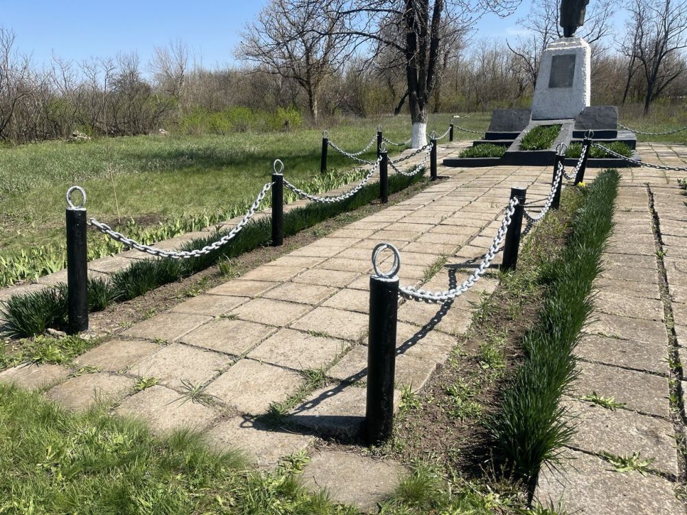 В пгт. Софиевский продолжаются работы по благоустройству территории В пгт. Софиевский продолжаются работы по благоустройству территории