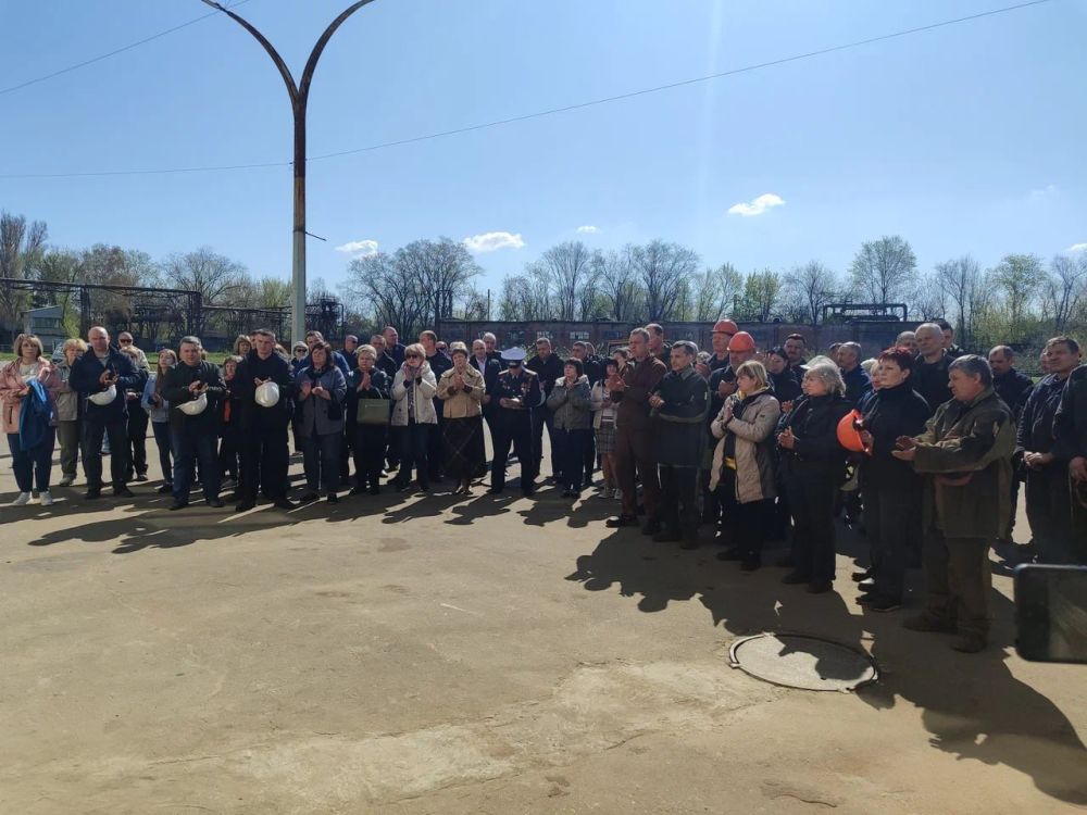 Константин Бутримов: В Луганской Народной Республике стартовала Всероссийская акция «Рабочее место Героя» проекта «Выбирай свое» партии «Единая Россия» Константин Бутримов: В Луганской Народной Республике стартовала Всероссийская акция «Рабочее место Героя» проекта «Выбирай свое» партии «Единая Россия»