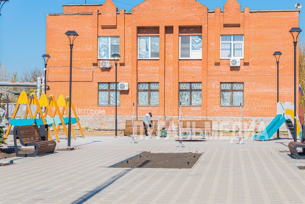 В центре Станице Луганской монтируют стелу, посвященную Сталинградской битве В центре Станице Луганской монтируют стелу, посвященную Сталинградской битве