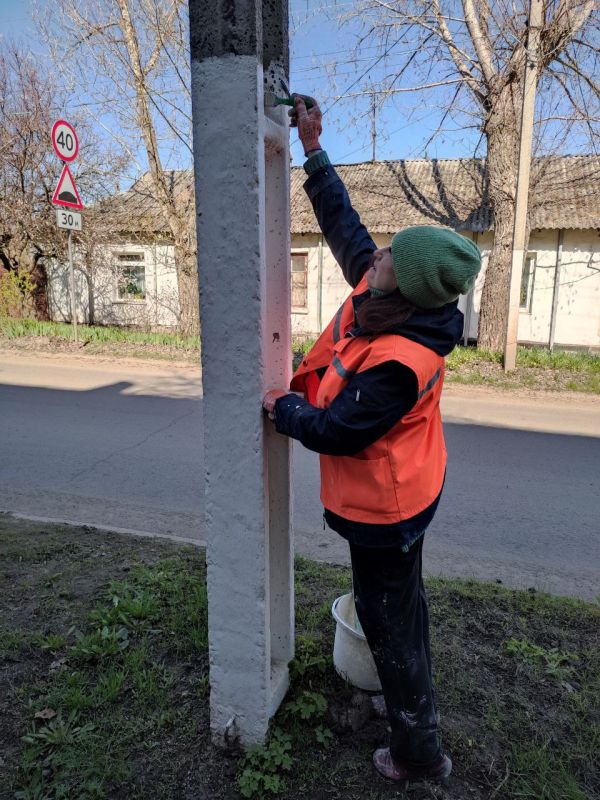 Сегодня на улицах Стаханова снова трудились коммунальные службы Сегодня на улицах Стаханова снова трудились коммунальные службы