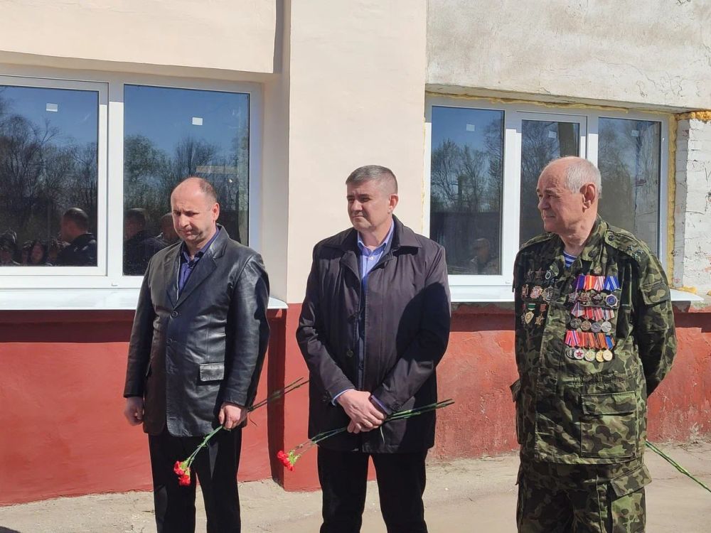 Константин Бутримов: В Луганской Народной Республике стартовала Всероссийская акция «Рабочее место Героя» проекта «Выбирай свое» партии «Единая Россия» Константин Бутримов: В Луганской Народной Республике стартовала Всероссийская акция «Рабочее место Героя» проекта «Выбирай свое» партии «Единая Россия»