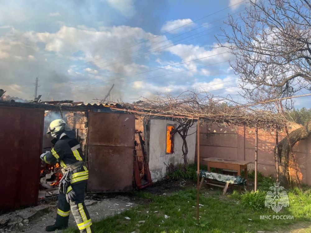 В Новопсковском районе из-за скачка напряжения произошло короткое замыкание, вызвавшее пожар В Новопсковском районе из-за скачка напряжения произошло короткое замыкание, вызвавшее пожар