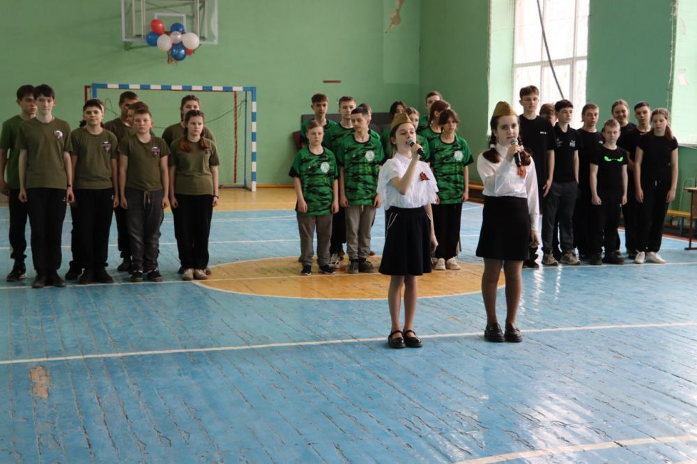 В Стахановской школе № 18 имени Валерия Болотова состоялось открытие класса, оснащенного интерактивным лазерным тиром В Стахановской школе № 18 имени Валерия Болотова состоялось открытие класса, оснащенного интерактивным лазерным тиром