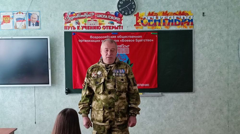 Вместе с коллегами депутатами в День памяти жертв украинской агрессии в рамках проекта ВПП "Единая Россия" "Историческая память" и работы регионального отделения "Боевого братства" провели патриотический урок в Металистской... Вместе с коллегами депутатами в День памяти жертв украинской агрессии в рамках проекта ВПП "Единая Россия" "Историческая память" и работы регионального отделения "Боевого братства" провели патриотический урок в Металистской...