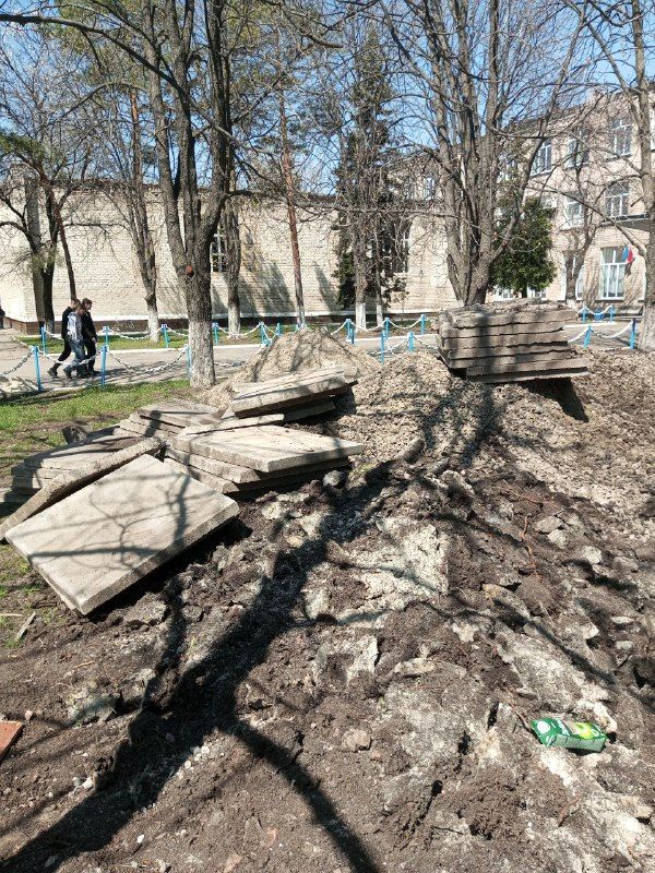 В 2024 году студентка Ровеньковского технико-экономического колледжа Хиля Мария приняла участие в Республиканском проекте «Новая Республика руками молодежи» и ее проект «Аллея памяти», который увековечит память воинам... В 2024 году студентка Ровеньковского технико-экономического колледжа Хиля Мария приняла участие в Республиканском проекте «Новая Республика руками молодежи» и ее проект «Аллея памяти», который увековечит память воинам...